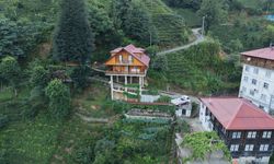 Rize'de yol üstüne villa