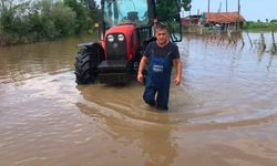 Samsun Çarşamba’da sağanak sırasında ev ve ahırları su bastı