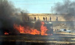 TIR’daki yangın, tarlaya sıçradı