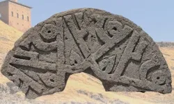 Ani Ören Yeri'nde "Hz. Muhammed" isminin yer aldığı Selçuklu taşı bulundu