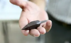 Malazgirt'teki kazılarda çıkarılan metal objeler laboratuvarda kayıt altına alınıyor