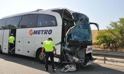Yolcu otobüsü, kamyona arkadan çarptı: 1 ölü, 7 yaralı