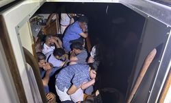 Yelkenli teknede 2 organizatör şüphelisi ile 40 kaçak göçmen yakalandı