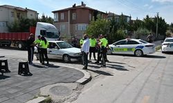 Kırıkkale'de iki otomobil çarpıştı, 4 kişi yaralandı