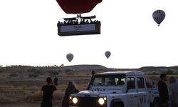 Kapadokya'da sıcak hava balonları rahim ağzı kanserine dikkati çekmek için havalandı