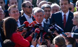Ahmet Davutoğlu, 'Cumhurbaşkanına hakaret' suçlamasıyla ifade verdi