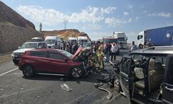 Bingöl’de hafif ticari araç ile otomobil çarpıştı: 6 yaralı
