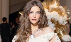 Barbara Palvin anne oldu! Ünlü model kızını kucağına aldı