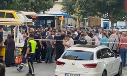 Cadde ortasında silahlı kavga; 2’si yoldan geçen 3 kişi yaralandı