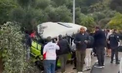 Çanakkale'de minibüs su kanalına devrildi; 1 ölü, 2 yaralı