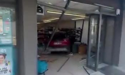 Otomobil markete girdi