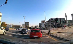 Etimesgut'ta motosikletli kurye genç kıza çarptı