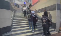 Fatih'te silahlı kavga sonrası 2 şüphelinin pencereden atlayarak kaçtığı görüntü ortaya çıktı