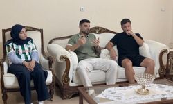 Konyasporlu futbolcular omurilik kanser tedavisi gören Konyaspor taraftarı Sude Ay'ı ziyaret etti