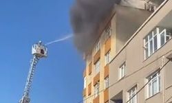 Küçükçekmece’de 6 katlı binada çıkan yangın söndürüldü