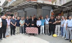 Manisa'da silahlı soygun girişimi sonrası kuyumcu esnafı kepenk indirdi