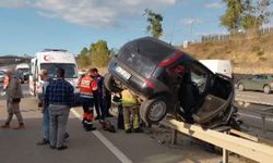 Sancaktepe'de bariyere çarpan otomobilin sürücüsü yaralandı