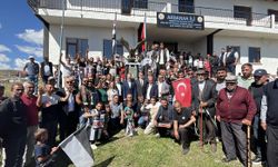 Serdal Adalı, Ardahan’ın Beşiktaş Köyü'nde kartal heykeli açtı