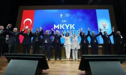Cumhurbaşkanı Erdoğan, AK Parti'ye katılan belediye başkanlarına rozetlerini taktı