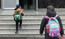 Ağır okul çantaları çocuklarda duruş bozukluğuna yol açabilir