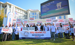 Diş hekimlerinden Sağlık Bakanlığı önünde basın açıklaması