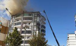 8 katlı binanın çatısında yangında mahsur kalan 7 kişi kurtarıldı