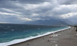 Antalya'da kuvvetli rüzgar ve sağanak etkili oldu