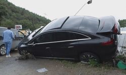 Sel nedeniyle aracında mahsur kalan sürücü: Araç 1 kilometre sürüklendi