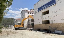 Cumhur Uzun: Yıkım kararı olan bölümde doğum ve ameliyat yapılıyor mu?