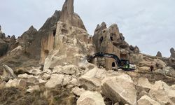 Kapadokya'da peribacasından kopan kayalar düştü; 2 ölü, 5 yaralı