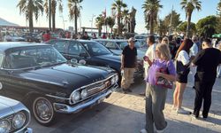 Klasik otomobiller Bodrum sokaklarını renklendirdi