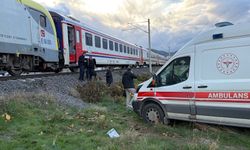 Kütahya’da yolcu treninin çarptığı yaya ağır yaralandı