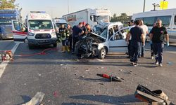 Mersin'de hafif ticari araç TIR'a arkadan çarptı; 2 ölü, 1 yaralı