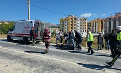 Otomobil ve motosiklet çarpıştı; 1 ölü, 2 yaralı