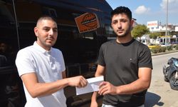 Parasını düşüren motosikletliye sanal medyadan ulaşıp teslim etti