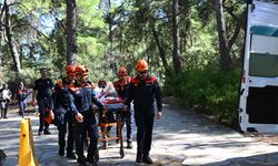 Şelalede gezerken 6 metreden düşen Rus turist kurtarıld