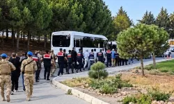 İzmir'de Çeşme Belediyesine yönelik operasyonda gözaltına alınan 12 şüpheli adliyede