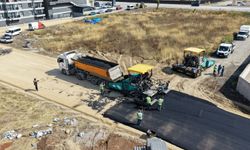 Gölbaşı Belediyesinden Eylül ayında 22 bin 500 ton asfalt serimi
