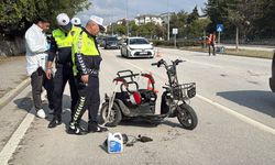 Yaya geçidinde otomobilin çarptığı elektrikli bisikletin sürücüsü öldü