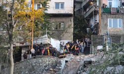 Zonguldak’ta 3 katlı bina çöktü; enkazda kalan 2 kişiden 1’i kurtarıldı