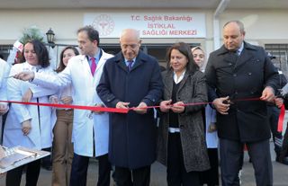 Münir Özkul Parkı ve İstiklal Aile Sağlığı Merkezi açıldı