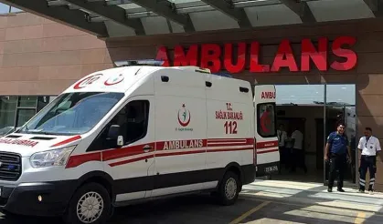 Adana'da ambulansla çarpışan otomobildeki 1 kişi öldü, 1 kişi yaralandı