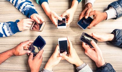 Akıllı telefonlar boyun fıtığını tetikliyor