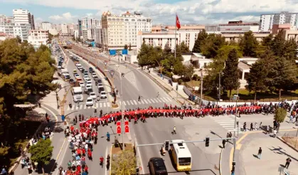 Mardin'de 40 metrelik Türk Bayrağıyla gençlik yürüyüşü