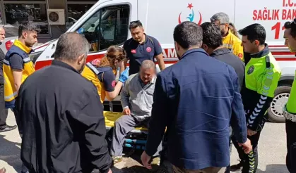 Bursa'da motosikleti ile hafif ticari araca çarpan muhtar ağır yaralandı
