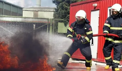 Efeler'de evde çıkan yangın hasara neden oldu