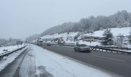 Samsun-Ankara kara yolunda kar yağışı etkisini sürdürüyor
