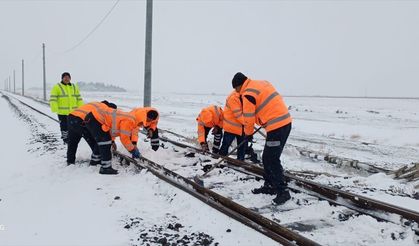 Demir yollarında yoğun kar mesaisi