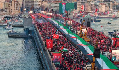Galata Köprüsü'nde Filistin'e destek yürüyüşüne yaklaşık 520 bin kişi katıldı