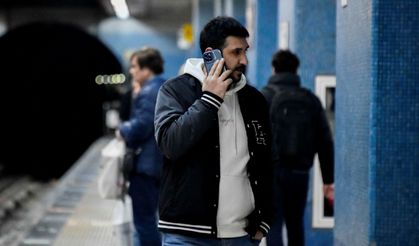 Ankara’da Kızılay Metro İstasyonu’nda telefon kesilmiyor, otobüste ücretsiz wi-fi var
